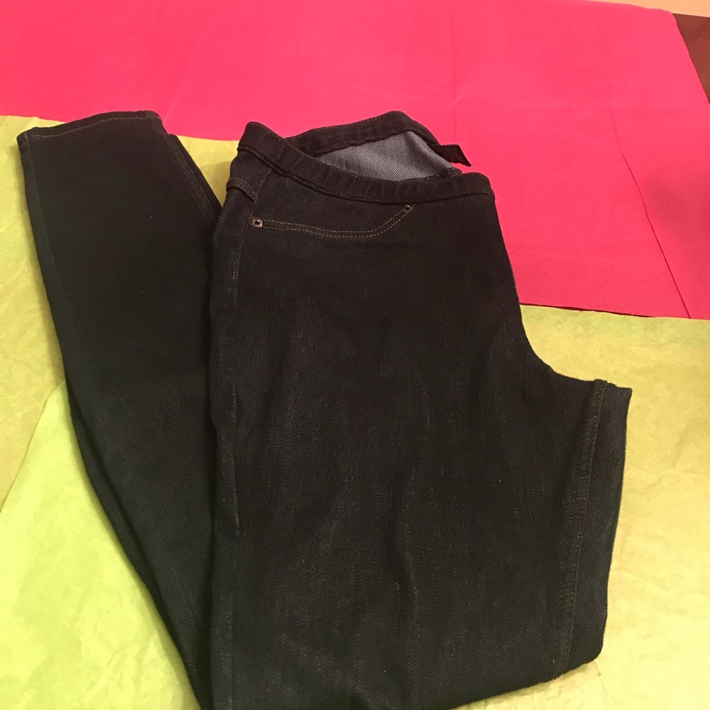 Dark Wash Hue Jeggings NWT size M
